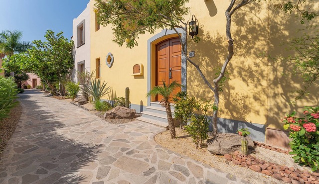 Wonderful 2bedrooms Home, Golf course view