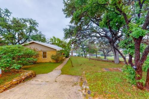 Wonderful Lakefront Home with Yard, Water Views, Central AC, WiFi, Private W/D