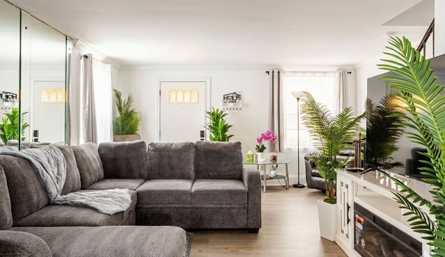 World Cup Home Base Sleeps 8 with Free Parking near PHL