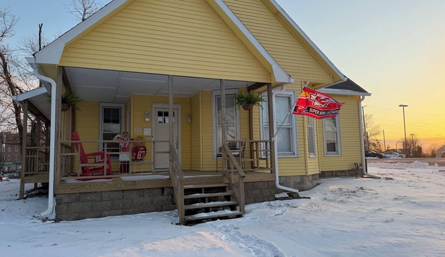 World Cup Ready-Tailgate Central-3 bed 2 bath house with Pardio and Golden Tee!