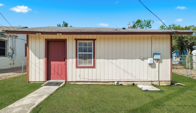Yellow Bell - A Birdy Vacation Rental