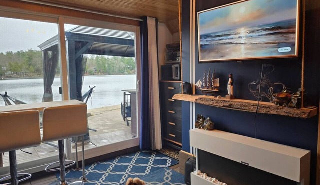 Zuka Boathouse with Wood-Burning Hot Tub and Sauna