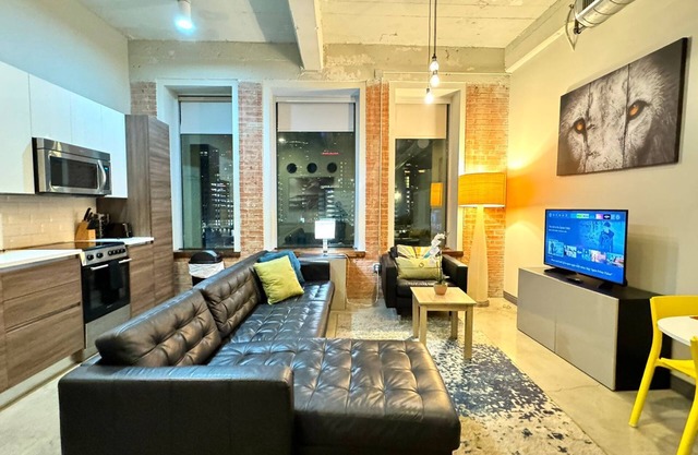 2 BR | 2 Bath | Downtown | Free Valet Parking | 5