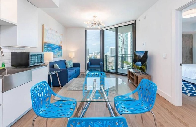 Brand New Luxury 1BR | Gym & Pool | Downtown Miami