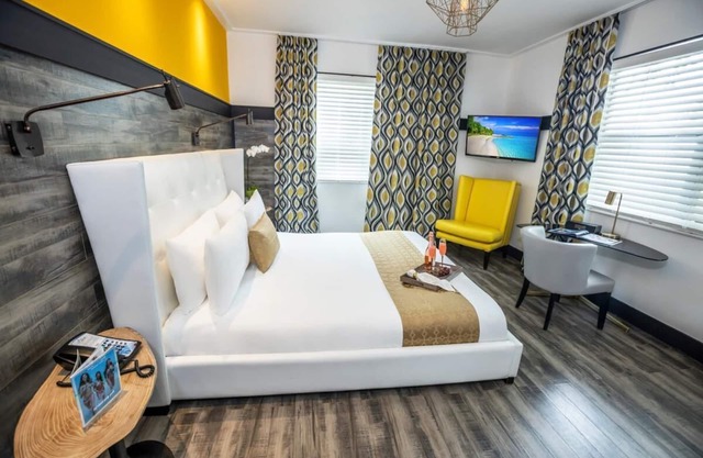 Comfort and Convenience! Outdoor Pool, Pets Allowed, Near Fisher Island Beach!