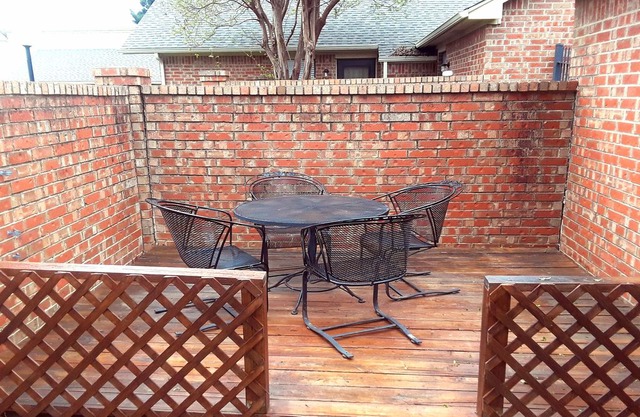 LUXURY CONDO 1,AT&T STADIUM, STEPS from AT&T, GLOBE LIFE BALLPARK