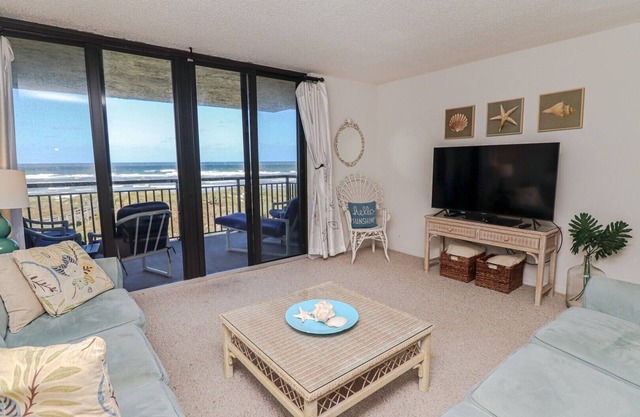 Spacious and Lovely Beachfront Condo Barefoot Trace 314