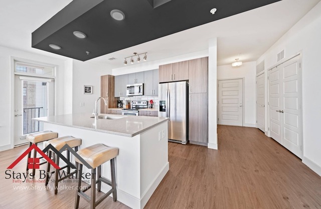 Steps From Downtown 2BR/2B ★ King Beds ★ Cable + Wi-Fi ★ Balcony (1200 SqFt)