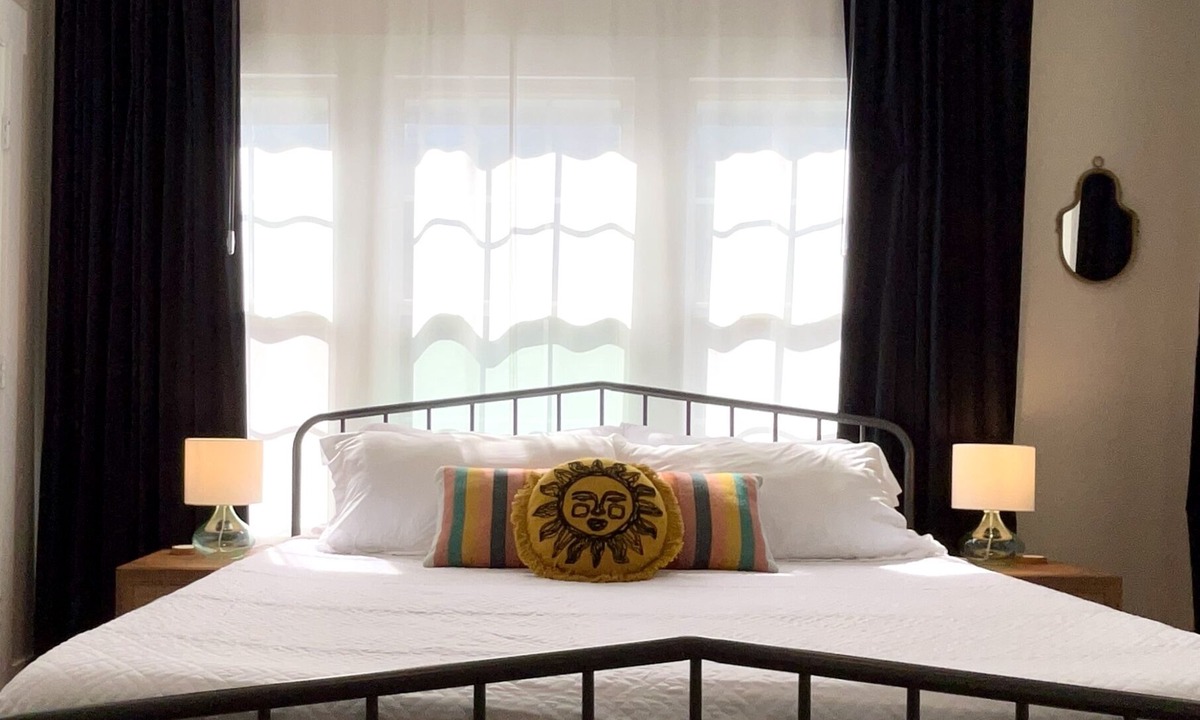 Kessler Apartment | Spacious World Cup basecamp for the whole crew — stocked for families and groups, just minutes from the action and steps from Bishop Arts.