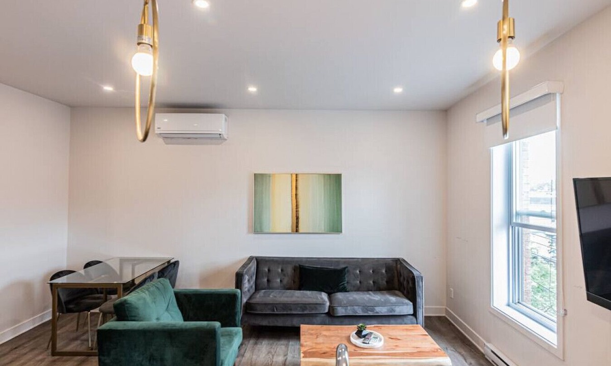 Mile End Apartment | 2 Bedroom Luxury in the Mile End by Denstays