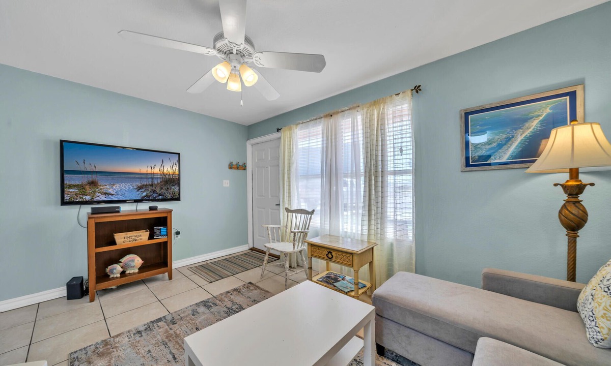 Fort Walton Beach Condo | 105 Tropical Isle Cozy Gulfside Condo ~ Beach Svc Included ~ JULY SALE