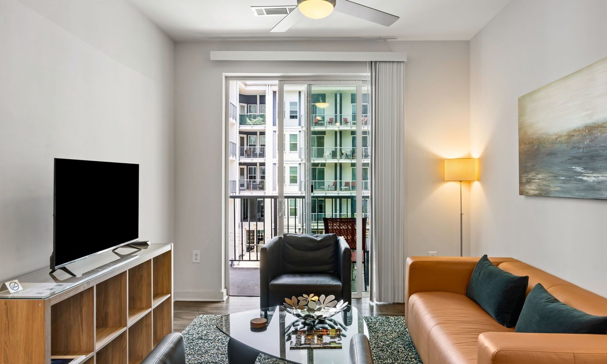Midtown Apartment | (S1BF) Rare Find - Bright and Modern 1-BR w/Free Parking