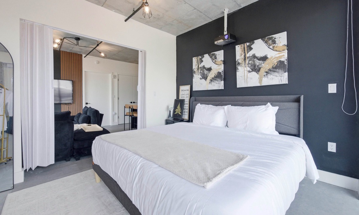 North Ironbound Apartment | Modern Luxe 2BR Escape, City Views, 1 stop to NYC, 10 min to EWR & MetLife