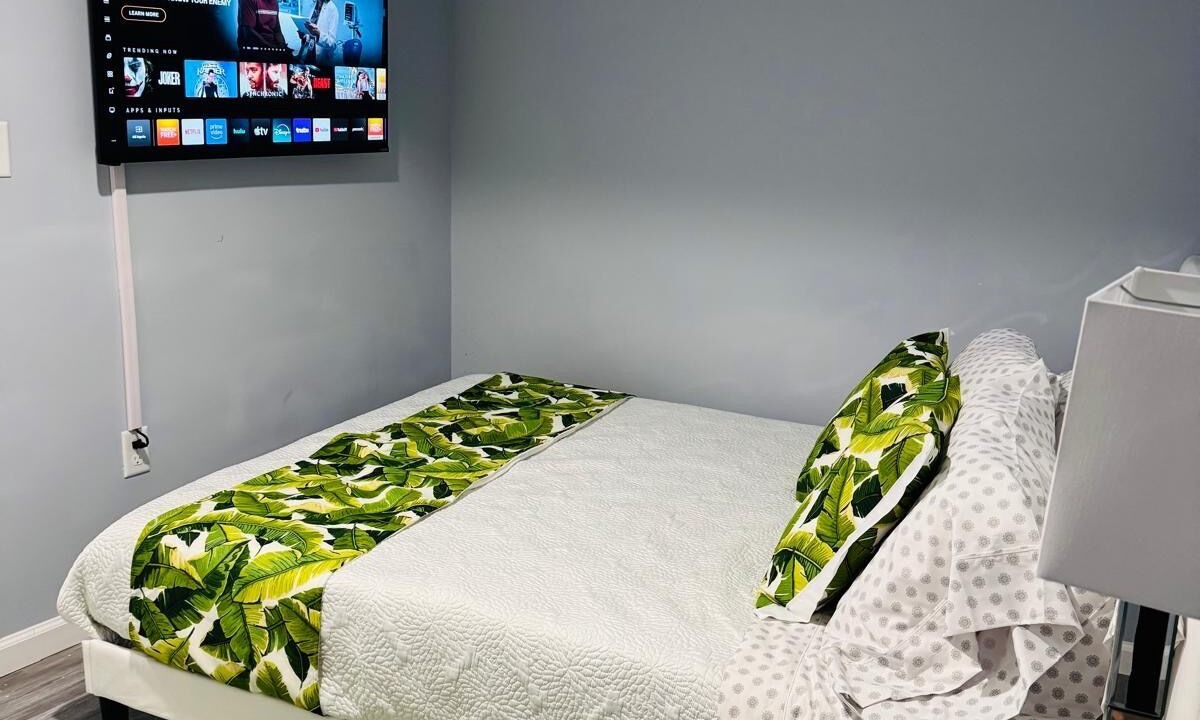 Ampere Apartment | Grand Deluxe 1BR Penthouse near Newark Airport