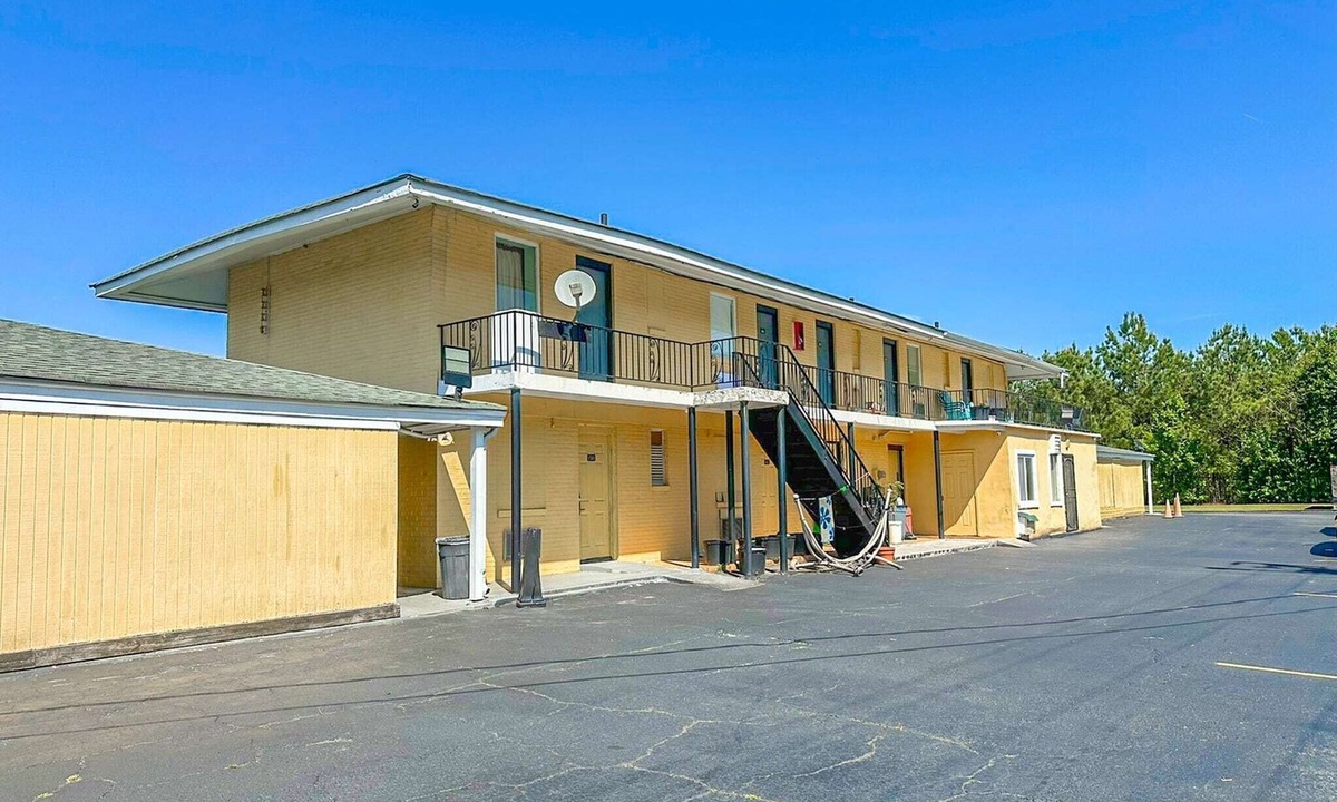 Church Street Apartment | Jonesboro | king bed smoking