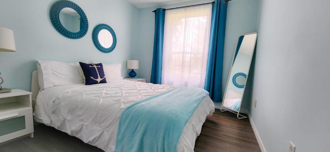 Crystal Beach House | Boho Cottage - Hot tub and close to Beach