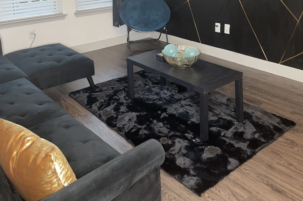 Photo of Livingroom in Oakland
