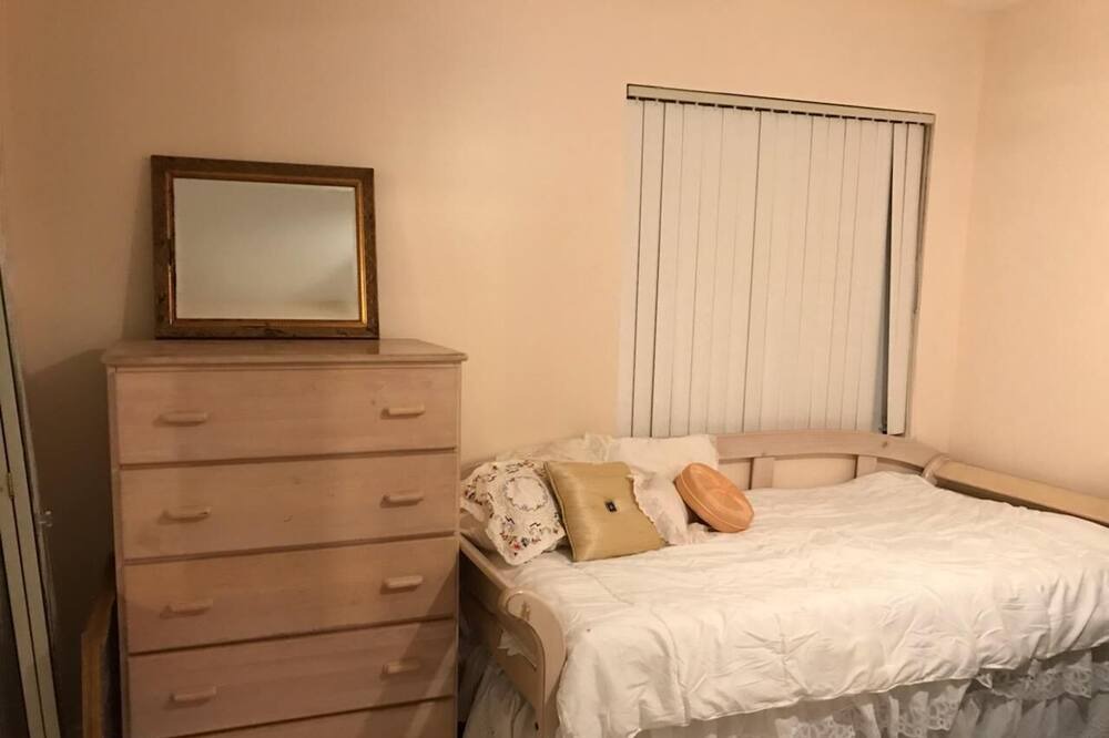 Photo of Bedroom in Tamiami