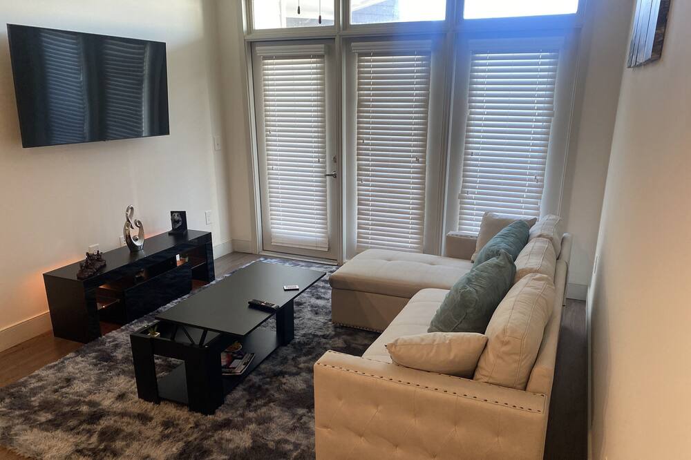 Photo of Livingroom in Oakland