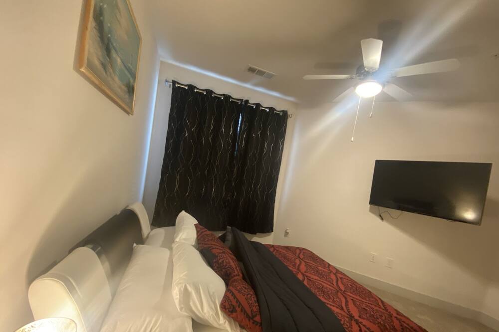 Photo of Bedroom in Oakland