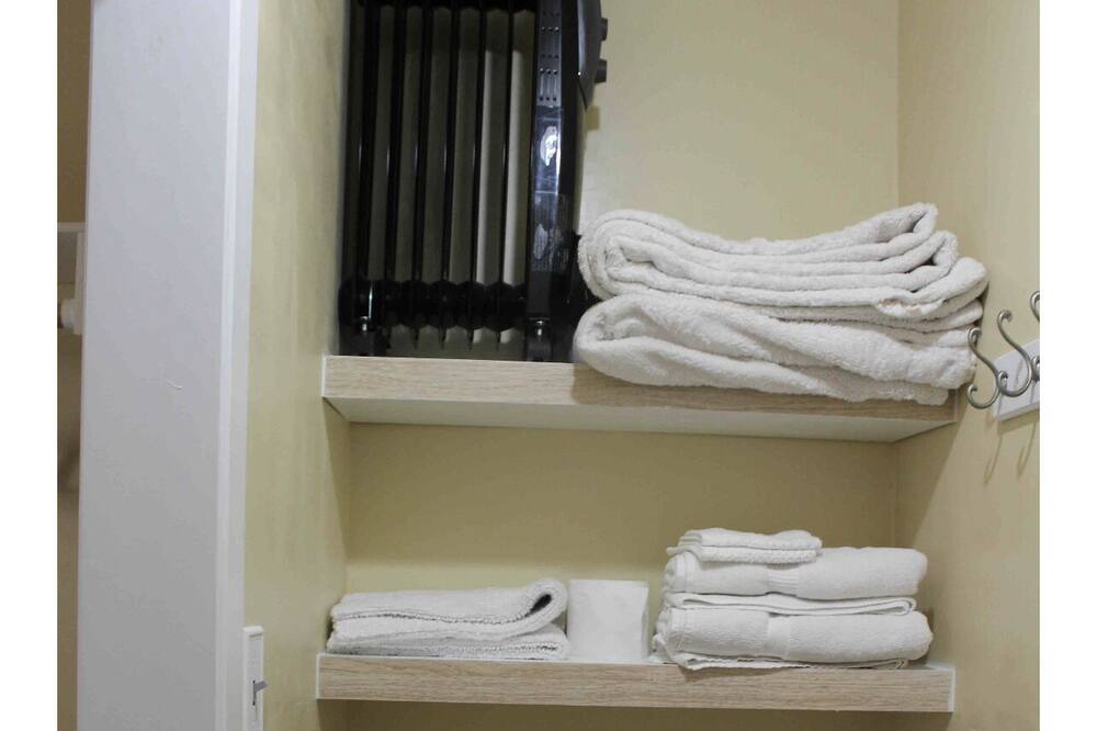 Photo of Bathroom in North Central Thousand Oaks
