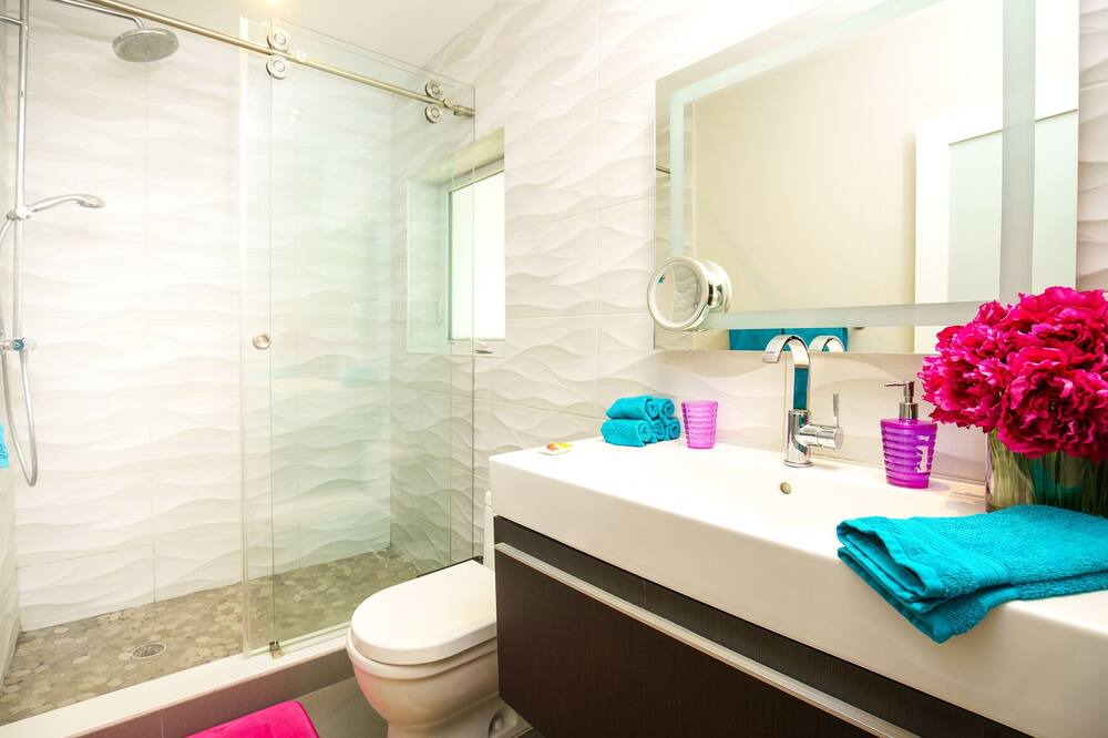 Photo of Bathroom in Dolphin Isles