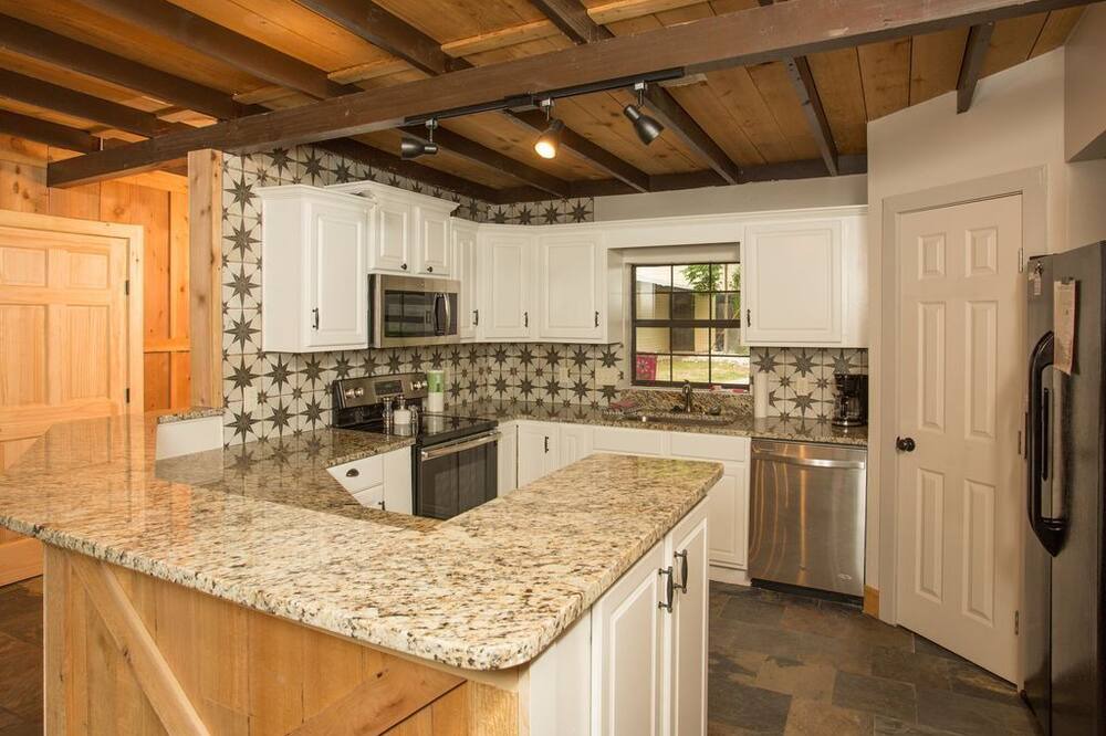 Photo of Kitchen in Canyon Lake