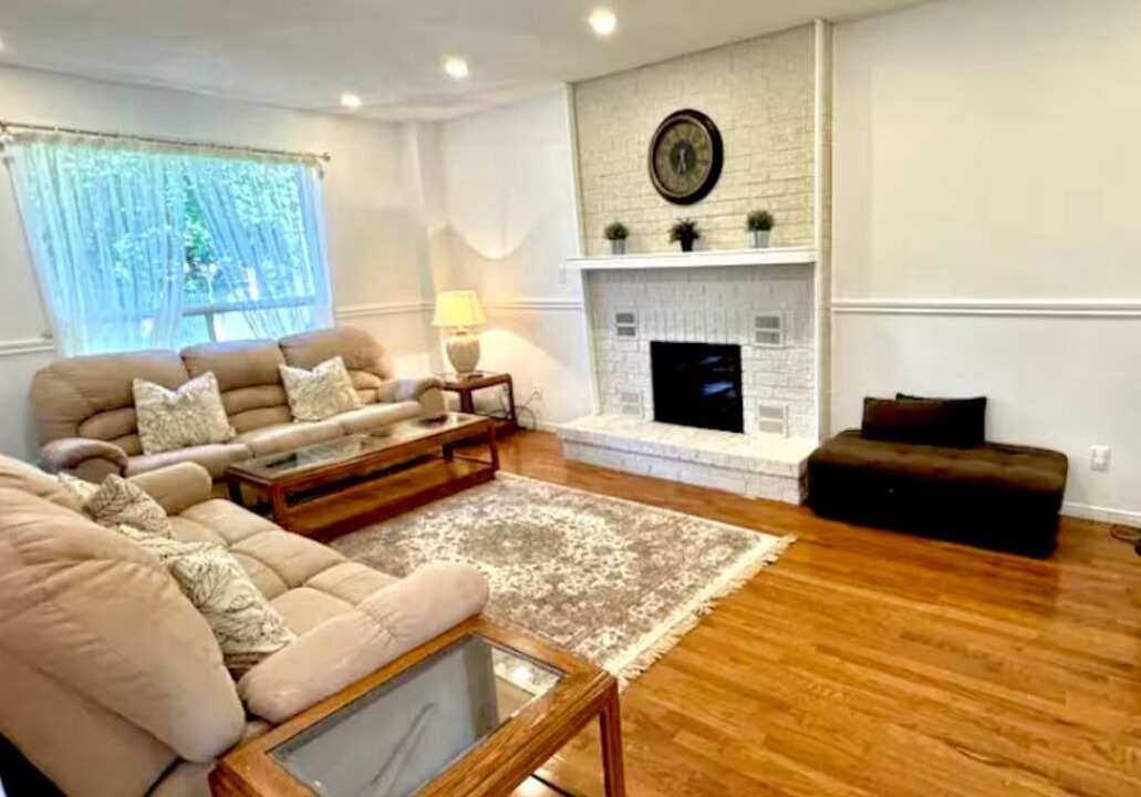 Photo of Livingroom in Richmond Hill