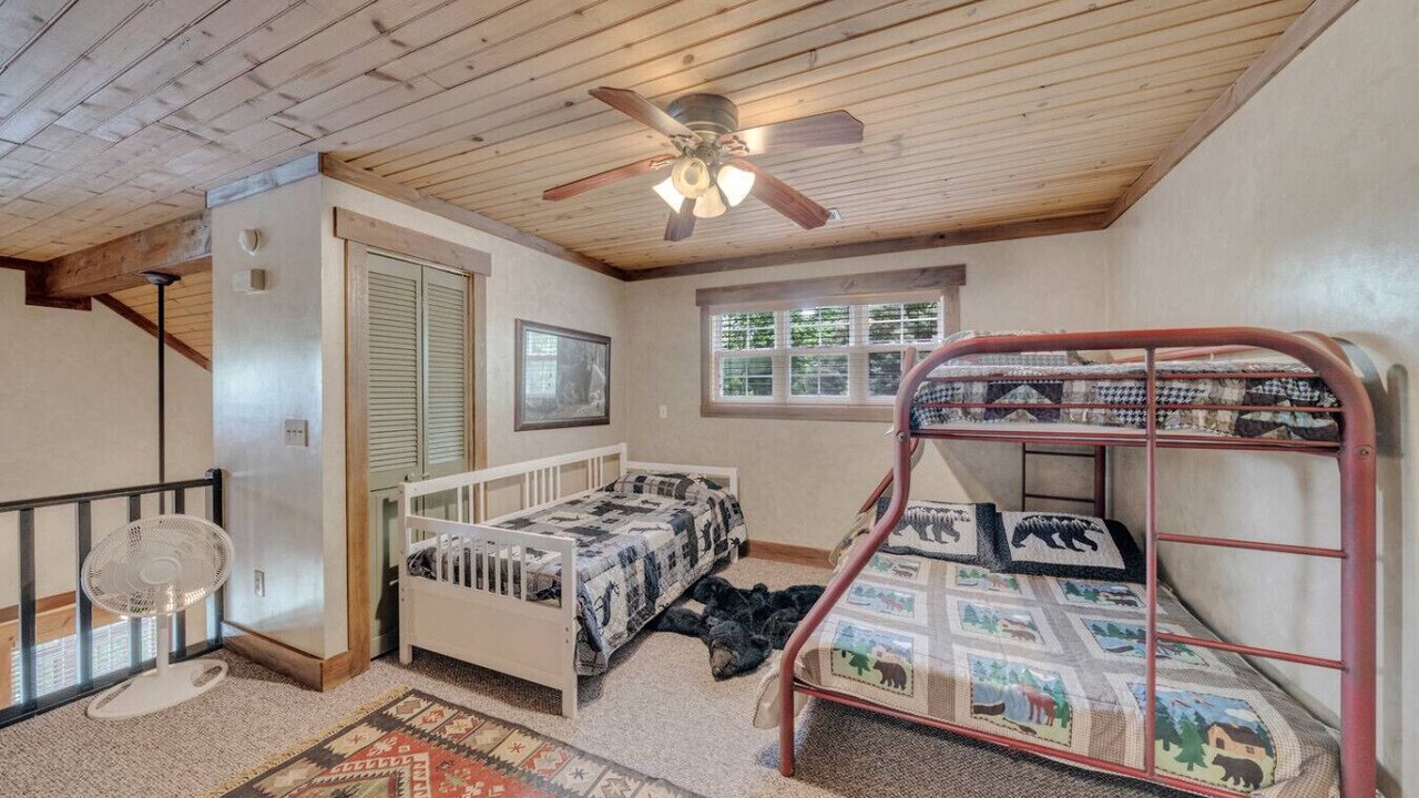 Photo of Bedroom in Hiawassee