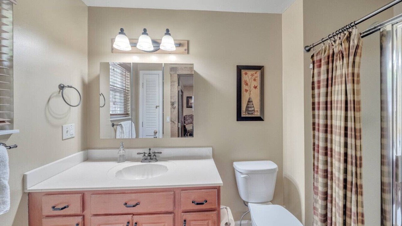 Photo of Bathroom in Hiawassee