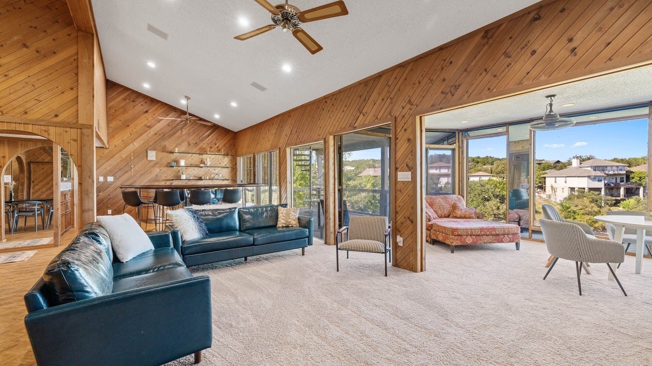 Photo of Livingroom in Point Venture