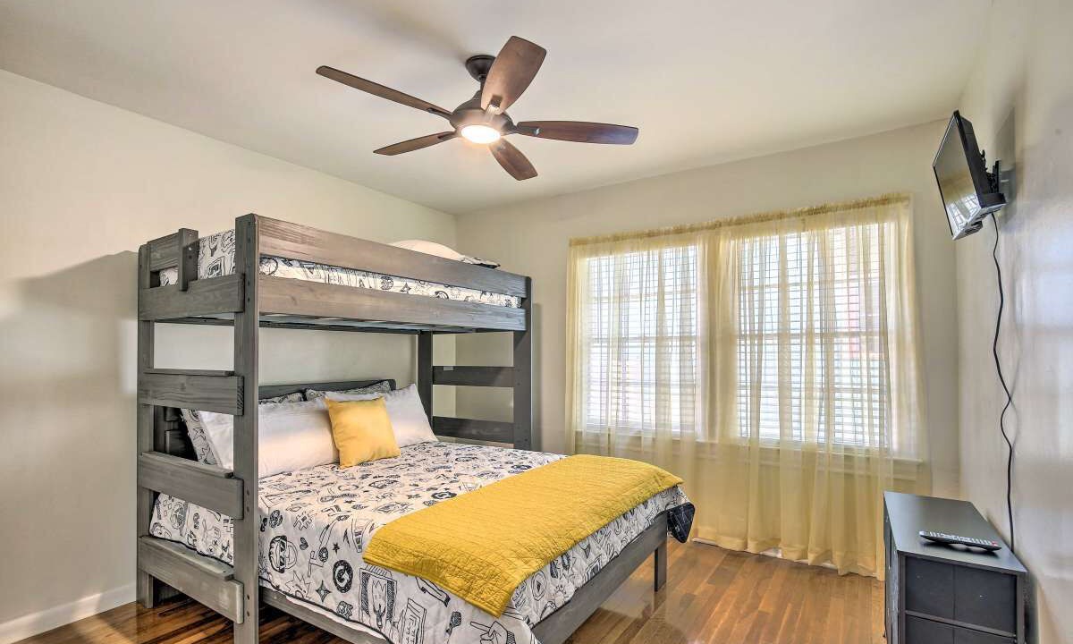 Photo of Bedroom in Northwest Los Angeles Heights