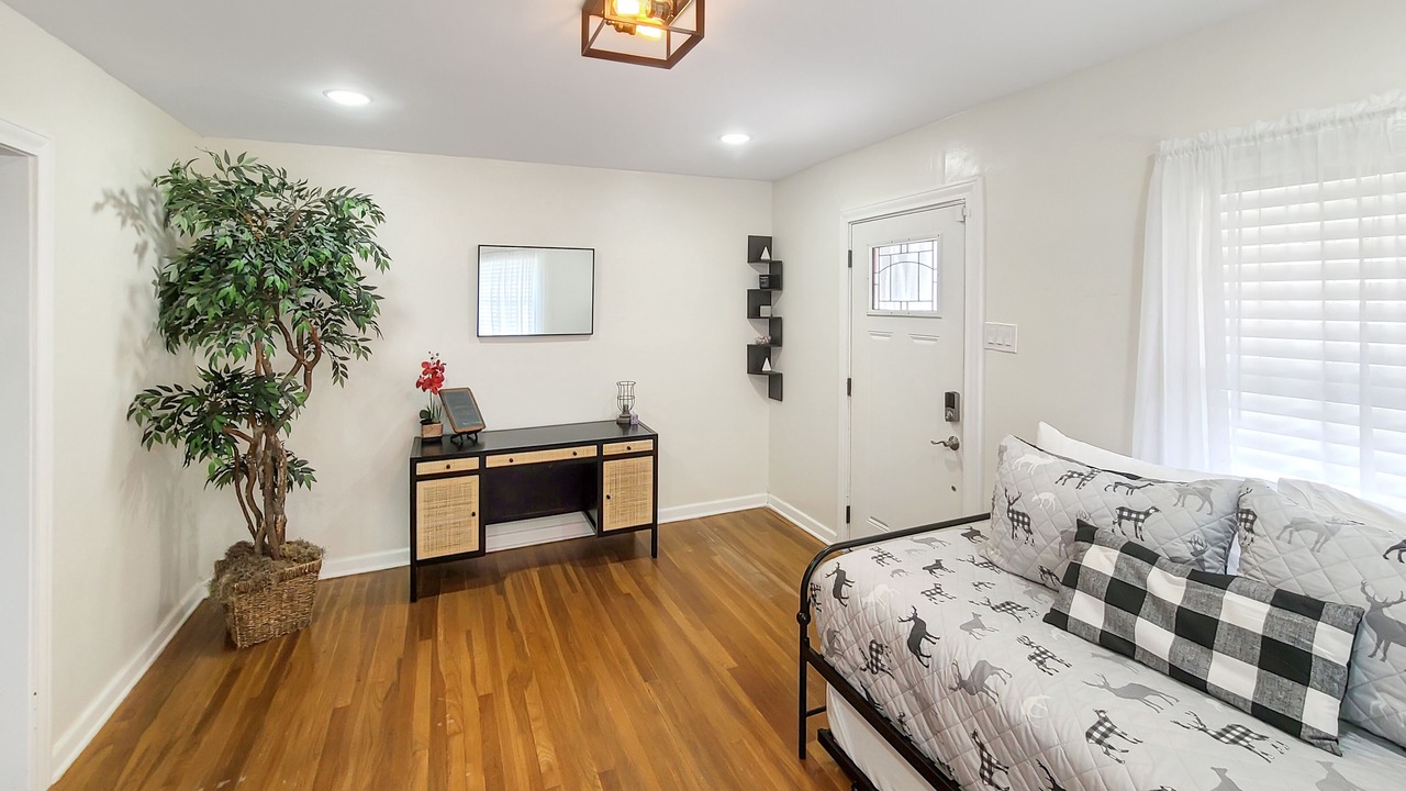 Photo of Bedroom in Northwest Los Angeles Heights