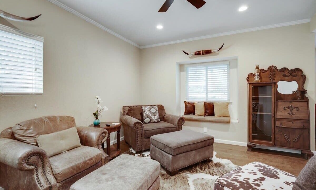 Photo of Livingroom in Highland Village