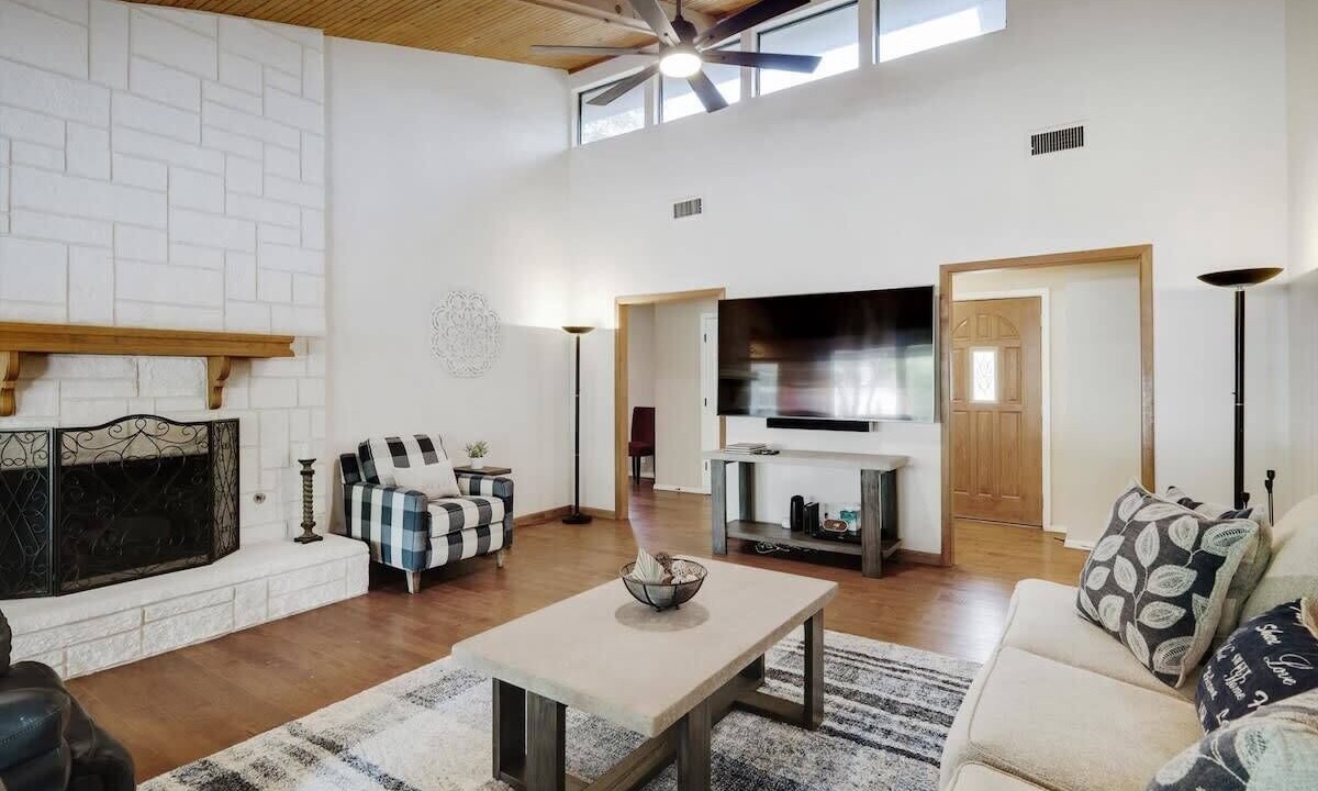 Photo of Livingroom in Highland Village