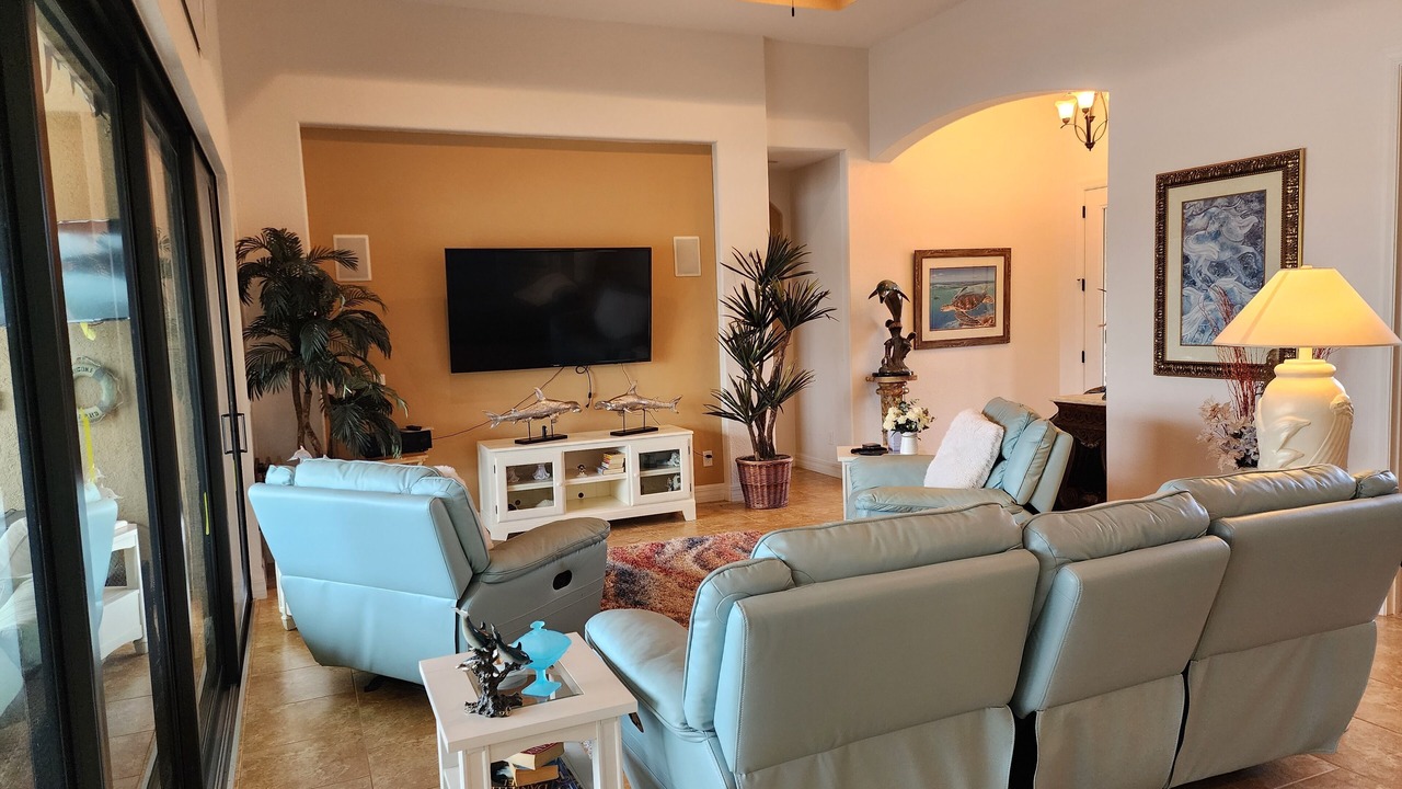 Photo of Livingroom in South Gulf Cove