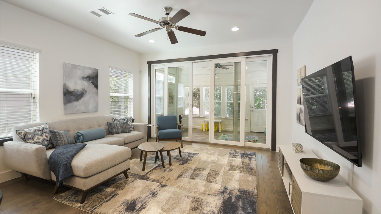 Photo of Livingroom in Mahncke Park
