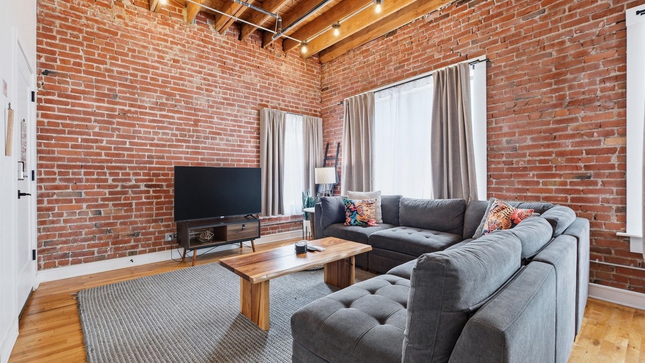 Photo of Bedroom in Crossroads Arts District