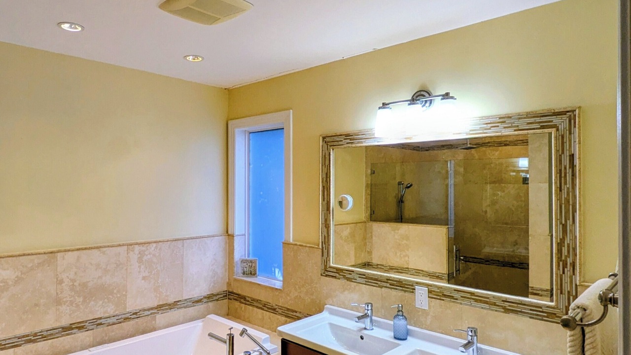 Photo of Bathroom in Poinsettia Heights