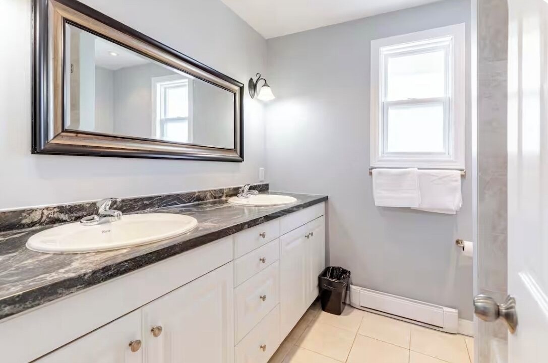Photo of Bathroom in Niagara Falls