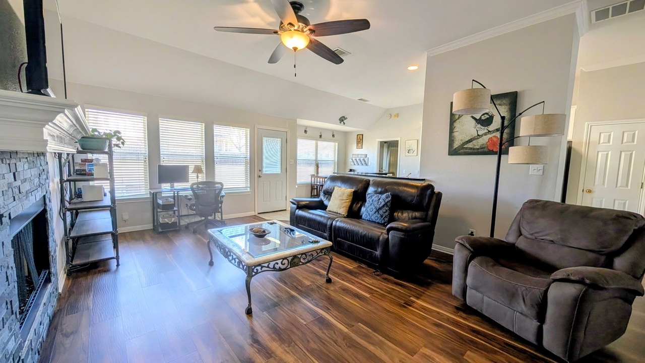 Photo of Livingroom in Pflugerville
