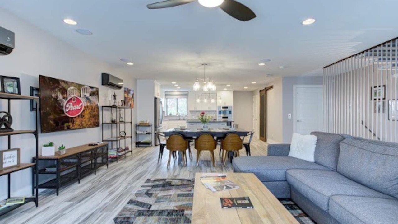 Photo of Livingroom in Tobin Hill