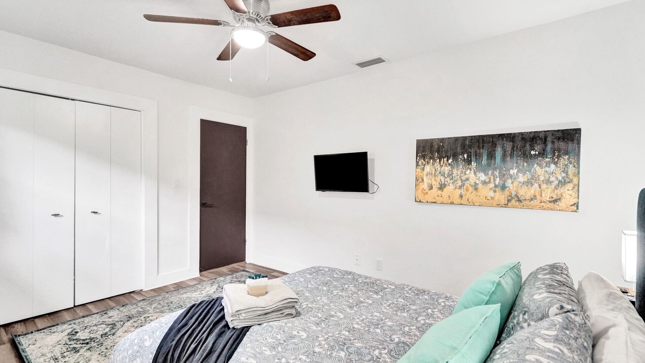 Photo of Bedroom in Downtown Hollywood