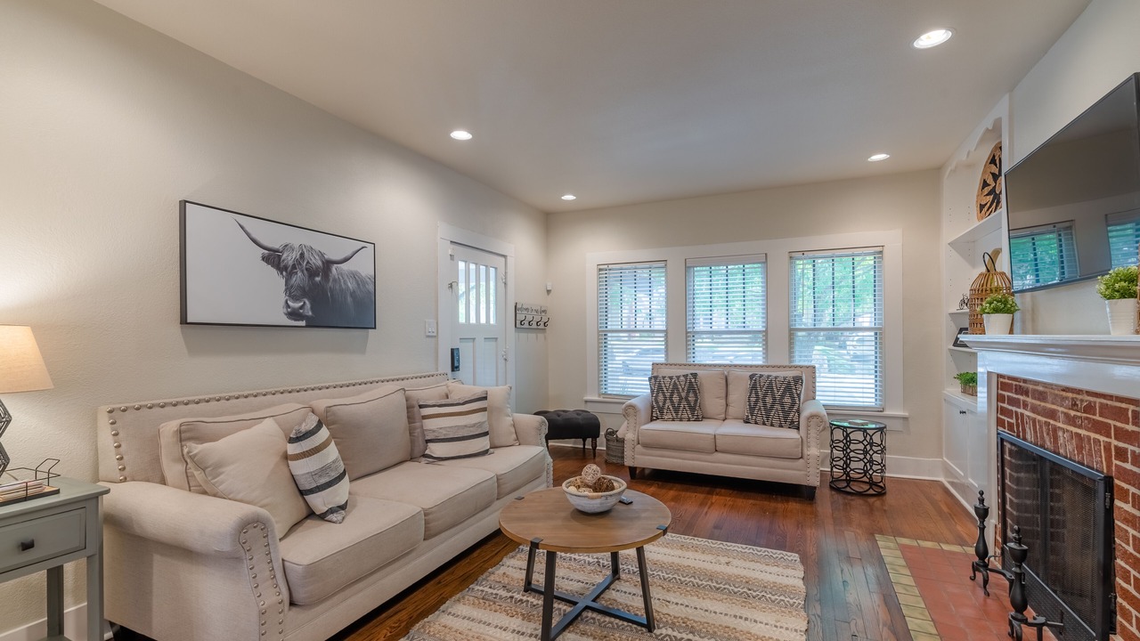 Photo of Livingroom in Mahncke Park