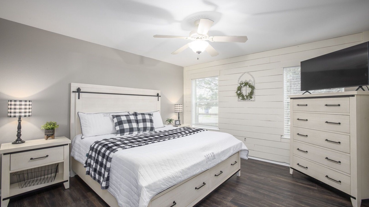Photo of Bedroom in Canyon Lake