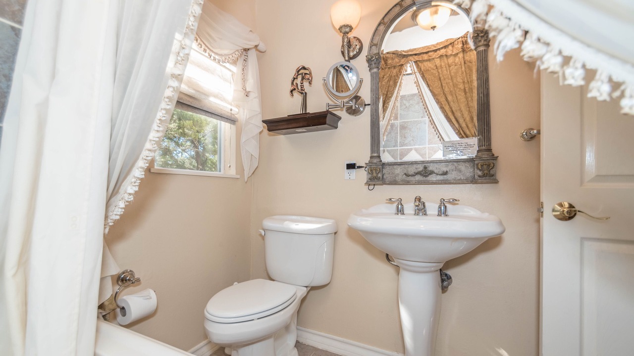 Photo of Bathroom in Helotes