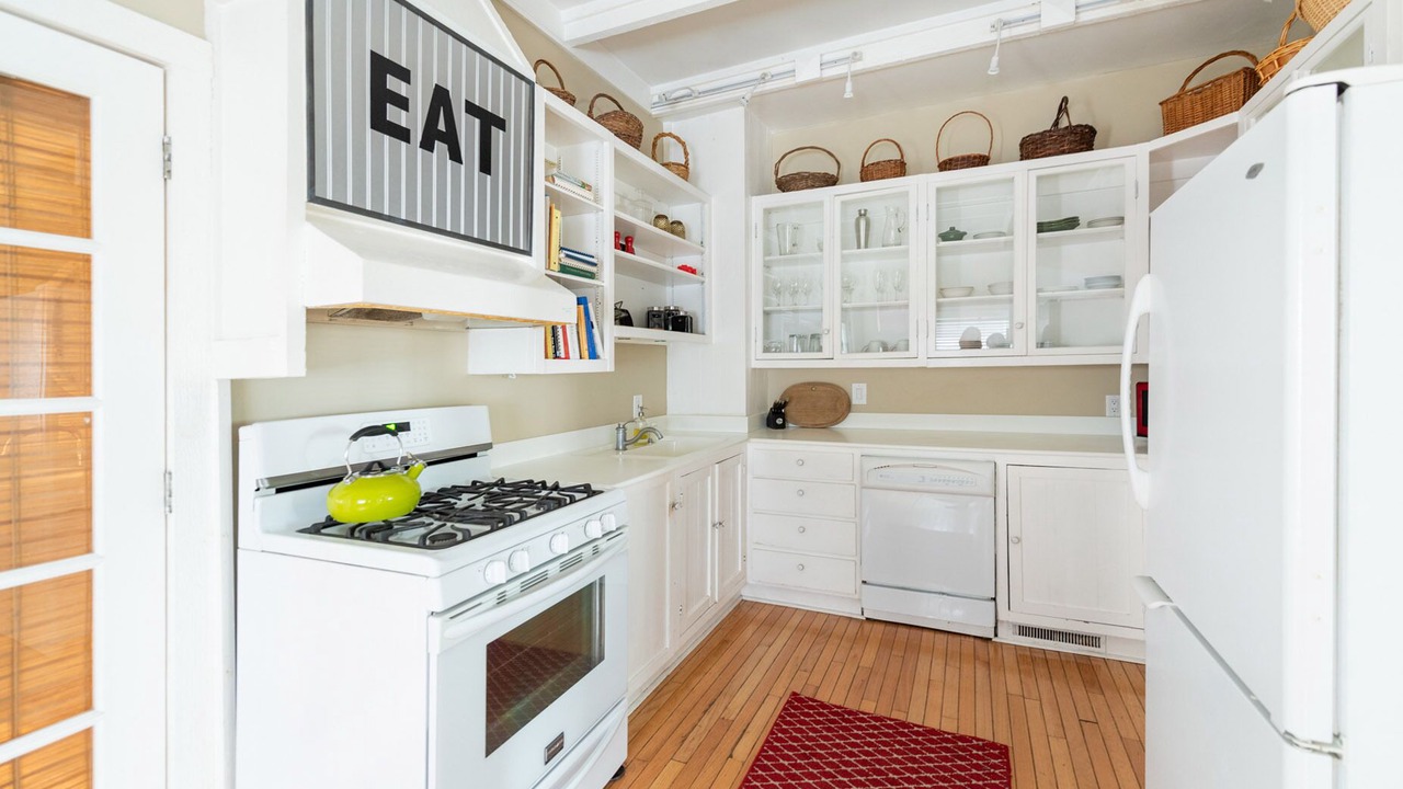 Photo of Kitchen in Beach Institute