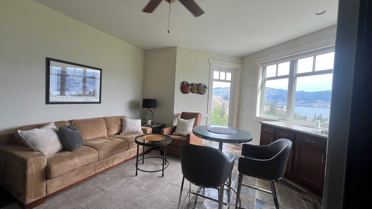 Photo of Livingroom in Okanagan-Similkameen