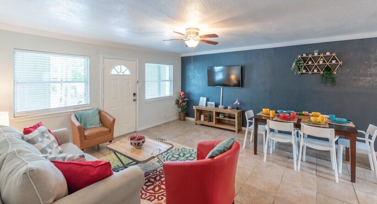 Photo of Livingroom in Mahncke Park
