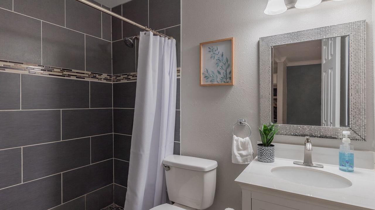 Photo of Bathroom in Mahncke Park